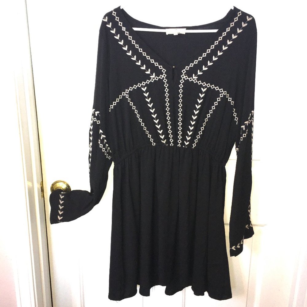 entro Embroidered Bell Sleeve Tunic/Minidress